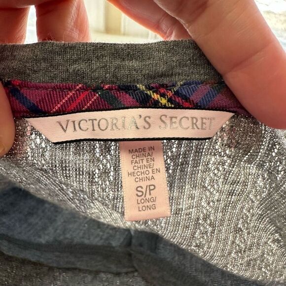 Victoria’s Secret Gray Shimmer Scoop Neck Knit Henley Pullover sz Small Long New - Picture 7 of 11